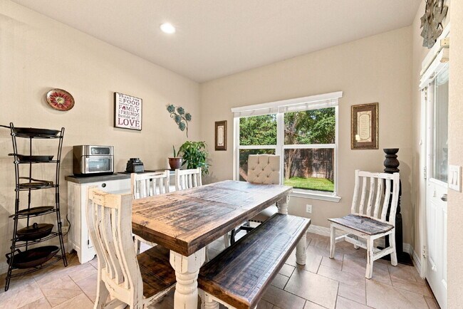 Building Photo - 8951 Highland Dawn