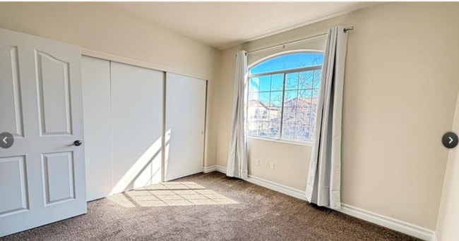 Building Photo - 75 N Valle Verde Dr