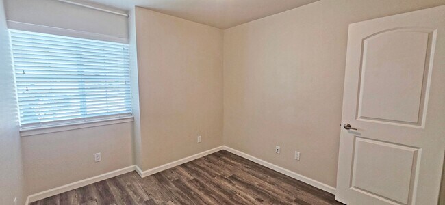 Building Photo - 1982 Dogwood Dr