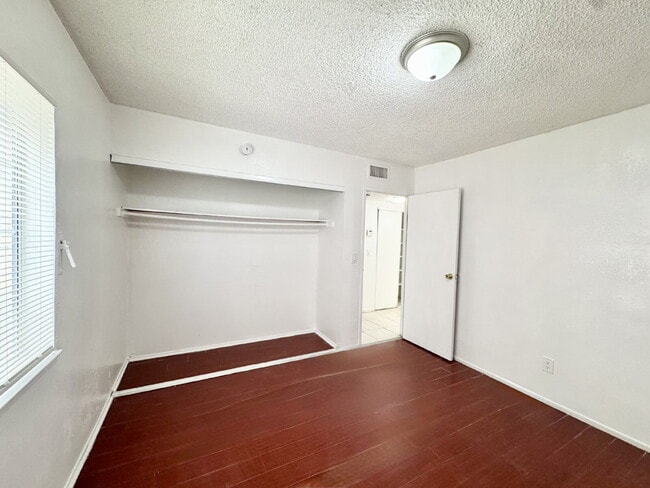 Building Photo - HIVE SUMMER MOVE-IN SPECIAL: DOWNSTAIRS CONDO | RECENLY REHABBED 2 BEDROOM 1 BATH | ACROSS FROM C...