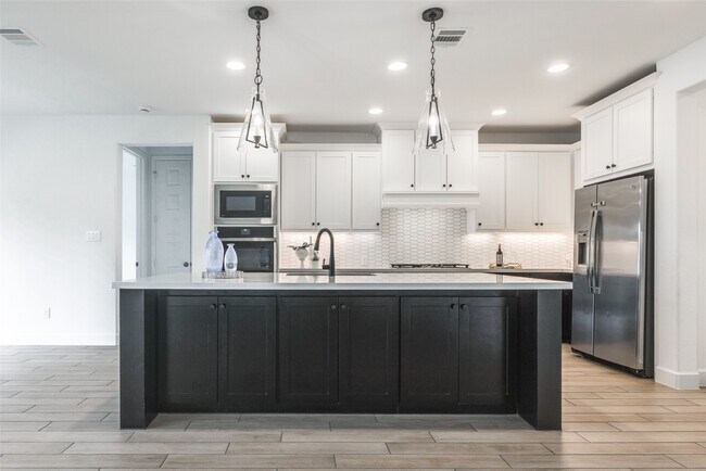 Building Photo - 29823 Longleaf Grv Ln