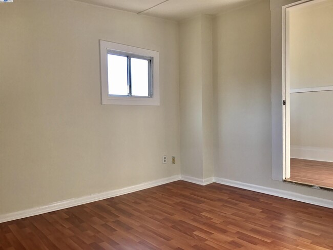 Building Photo - 1707 Lincoln Ave