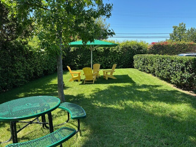 Building Photo - 253 Orlando St