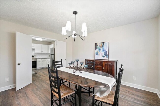 Building Photo - 9318 Beringwood Dr