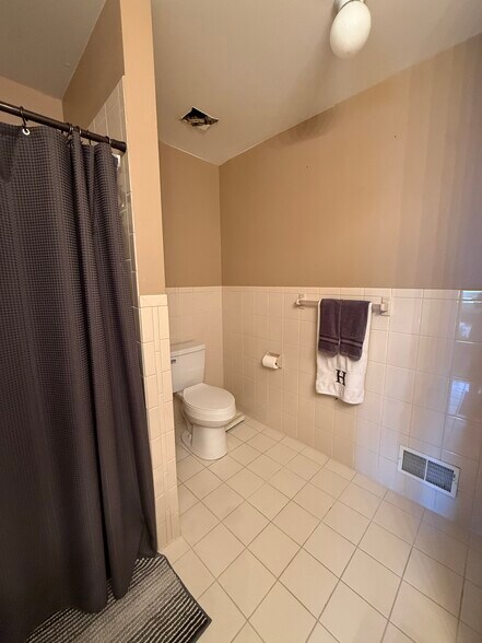 Building Photo - 334 Bowler Ct