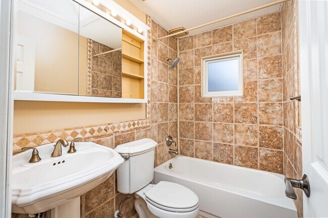 Building Photo - Convenient, Updated, and Plenty of Room fo...