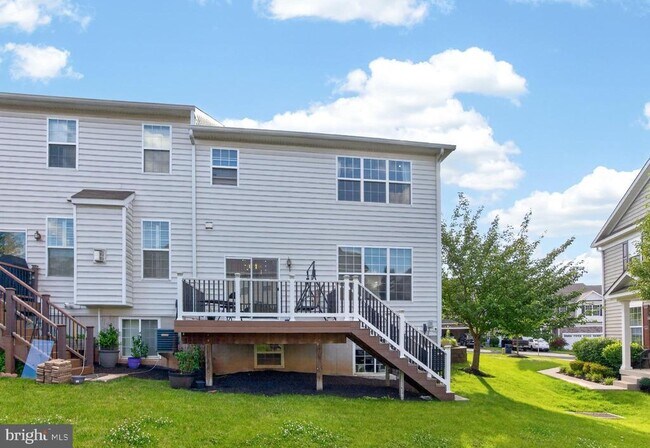 Building Photo - 271 Fairfield Cir W