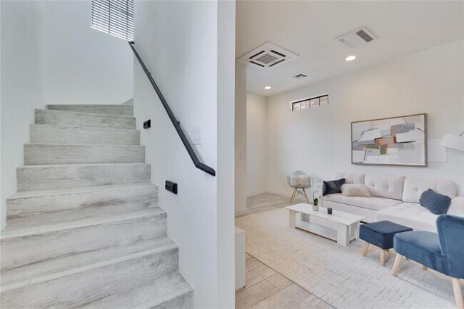 Building Photo - 808 Lydia St