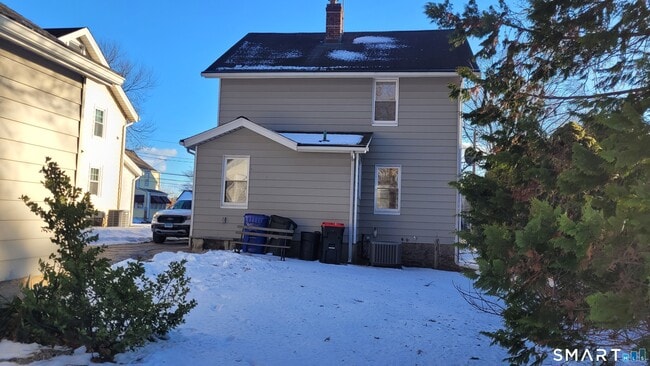 Building Photo - 10 Olmstead Pl