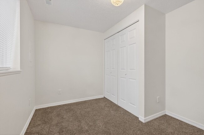 Building Photo - HUGE 6 bed 3 bath Home in Pocatello