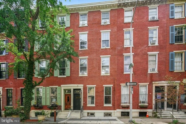 Building Photo - 1726 Pine St