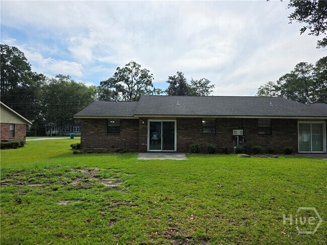 Building Photo - 405 Savannah Ave