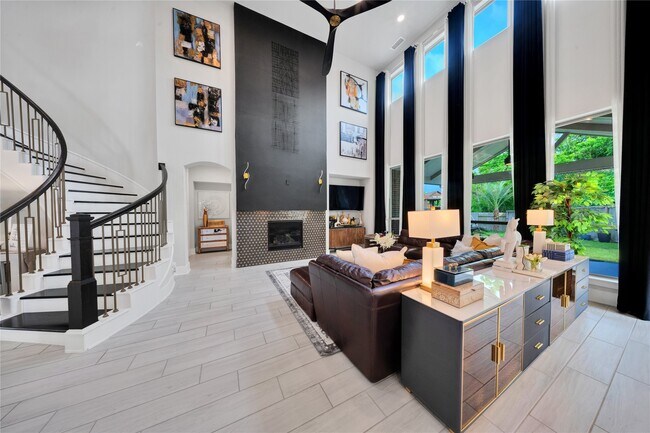 Building Photo - 8826 Forest Side Dr
