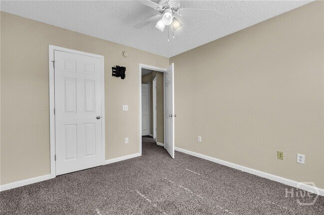 Building Photo - 975 Canyon Oak Loop