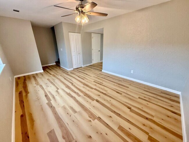 Building Photo - 204 W Wesley Dr