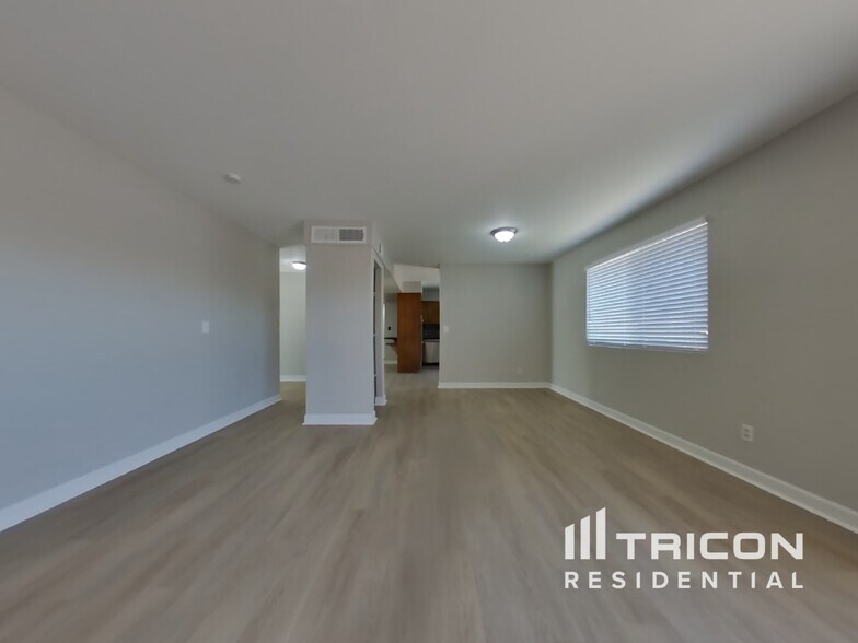 Building Photo - 7730 N 33rd Dr