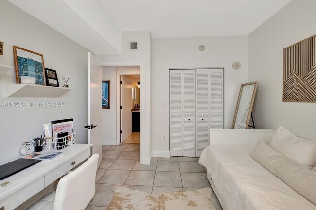 Building Photo - 4100 Salzedo St