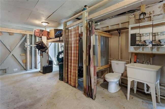 Building Photo - 3113 Bayou View Dr