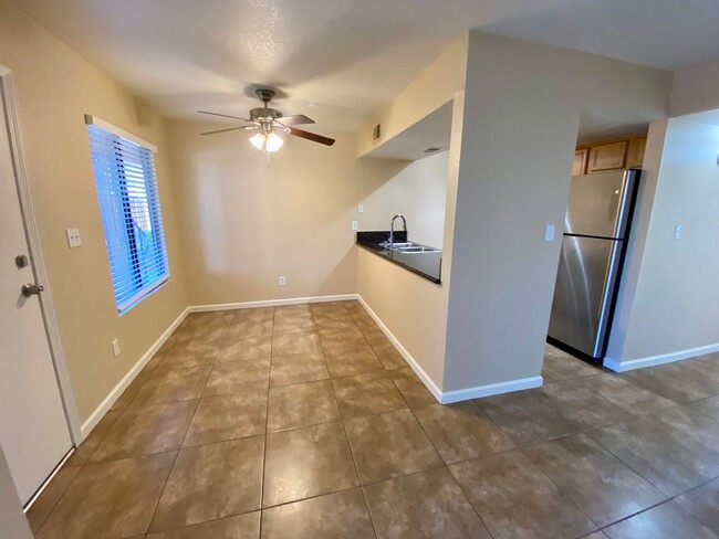 Building Photo - Phoenix 2 Bed 2 Bath Condo Near Airport an...