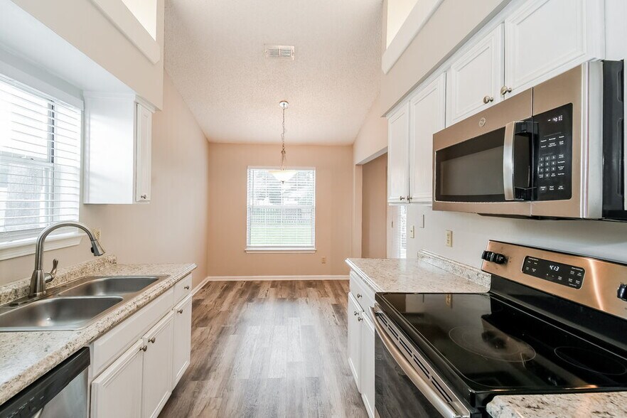 Building Photo - 3176 Chads Ct