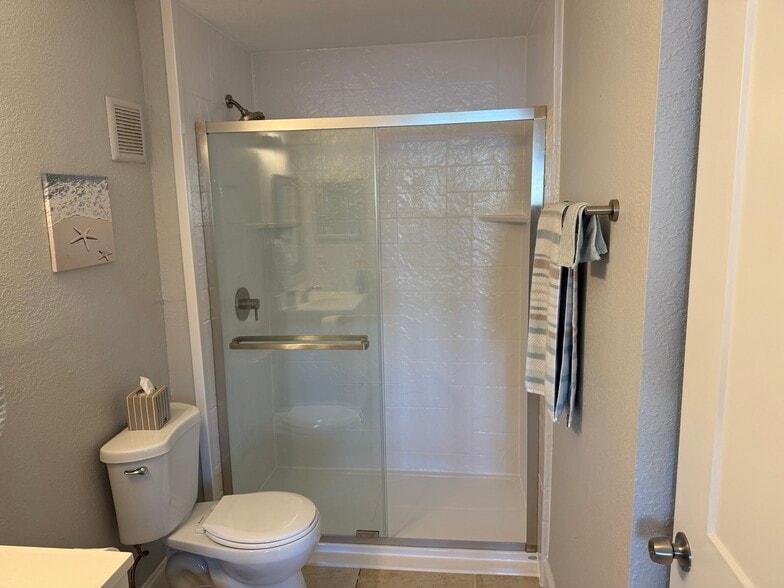 Building Photo - 8933 Manor Loop