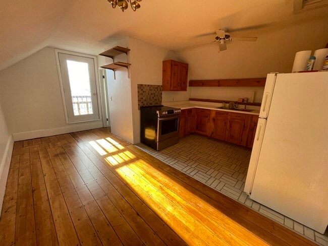 Building Photo - 87 Granger St