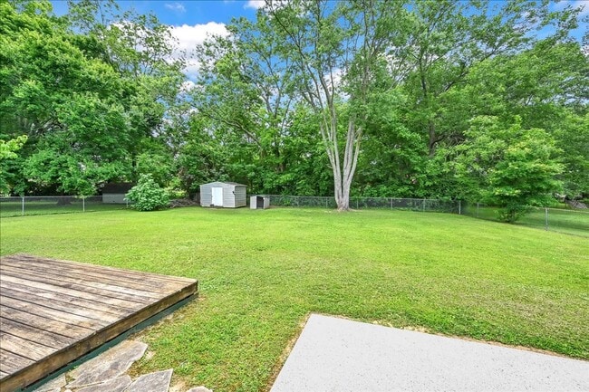 Building Photo - Beautiful 4 Br Brick home