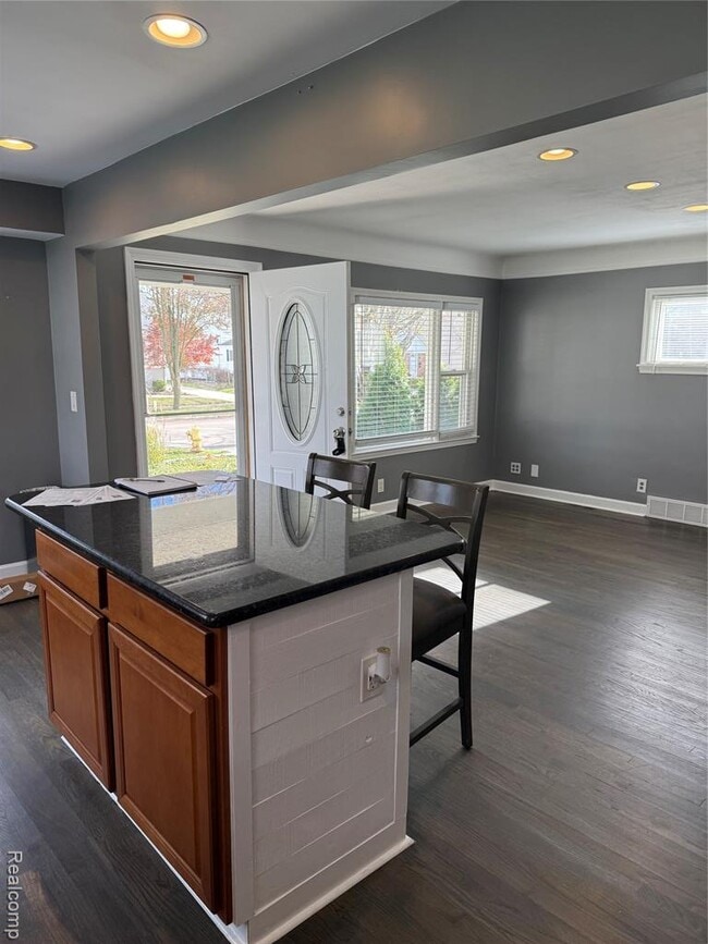 Building Photo - 2729 Kipling Ave