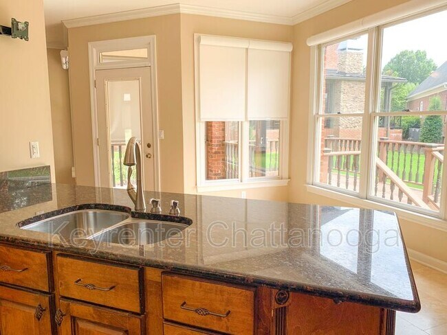 Building Photo - 8011 Dancing Fern Trail