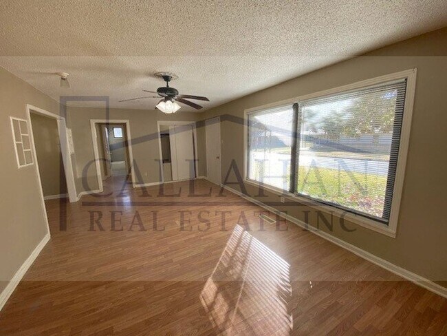 Building Photo - NLR Updated Home