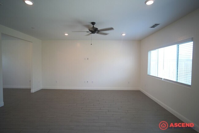 Building Photo - 4 Bedroom House in Gossamer Grove!