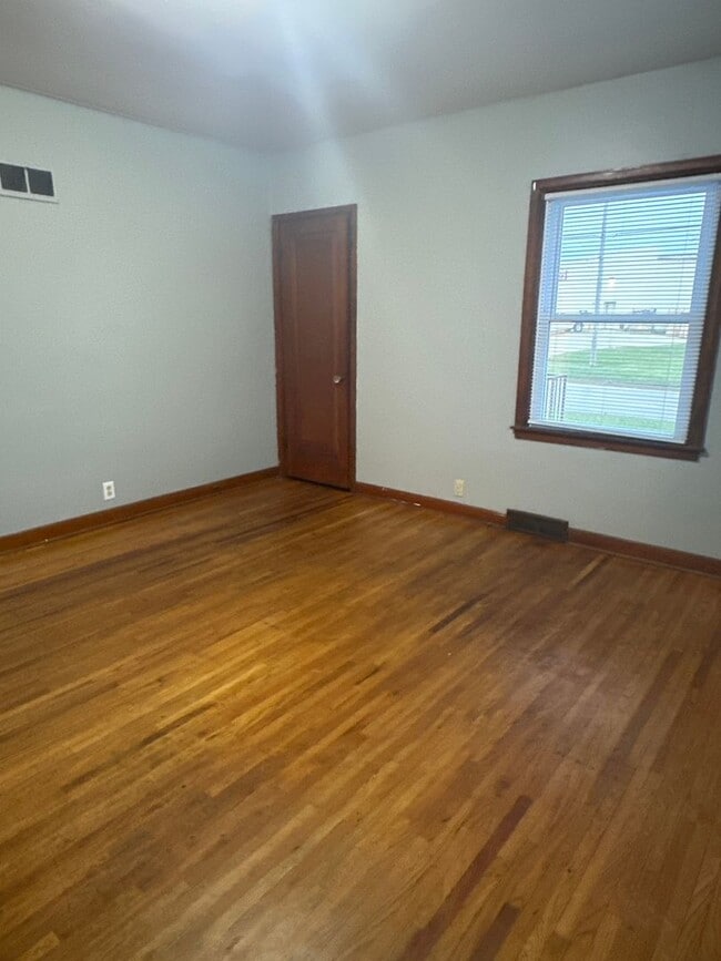 Building Photo - 415 La Porte Rd