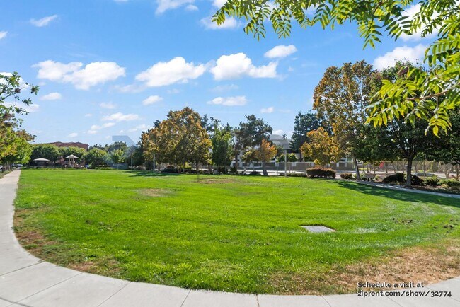 Building Photo - 929 Glen Valley Terrace