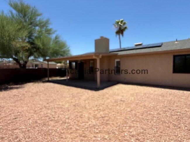 Building Photo - Three bedroom home with spacious great room