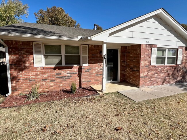 Building Photo - Beutiful 2 Bed 2 Bath Home in Downtown Edmond