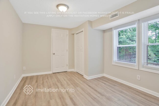 Building Photo - 5789 Chisholm Trail SW