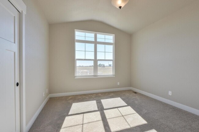 Building Photo - 1618 Tundra Ave