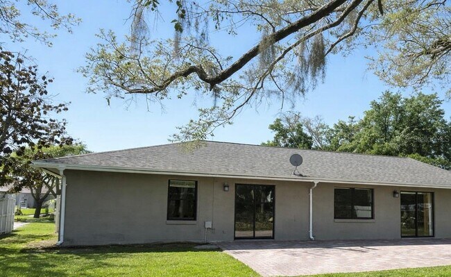 Building Photo - 9313 Palm Tree Dr