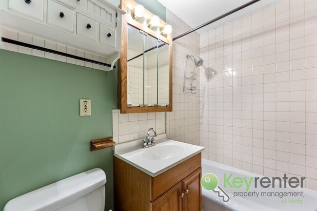 Building Photo - Applicances included! 2 Bedroom 2 Bathroom...