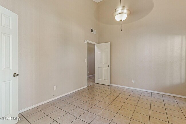 Building Photo - 11781 Jennifer Dr