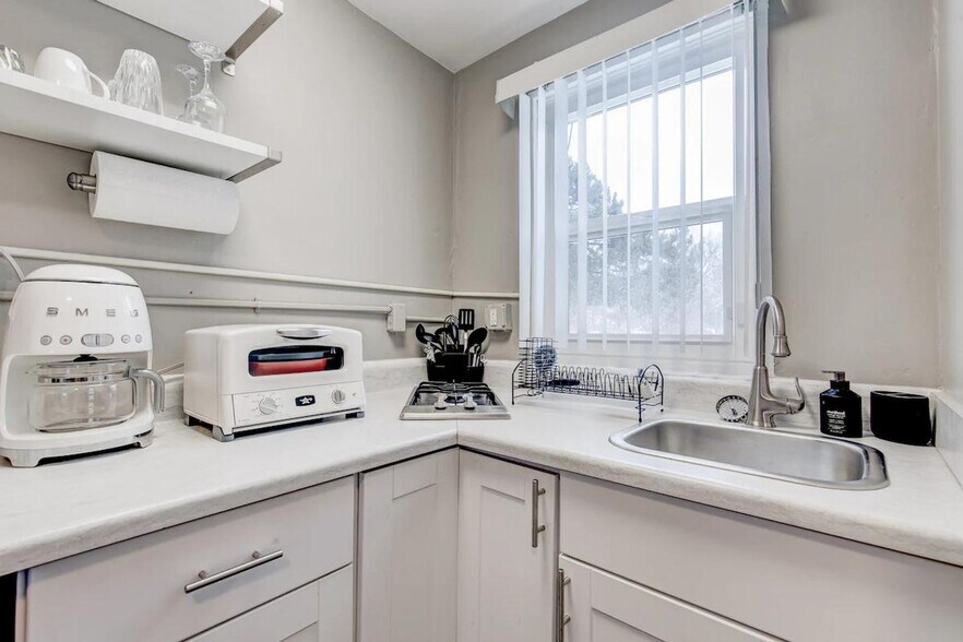 Building Photo - 5721 Wadsworth Bypass