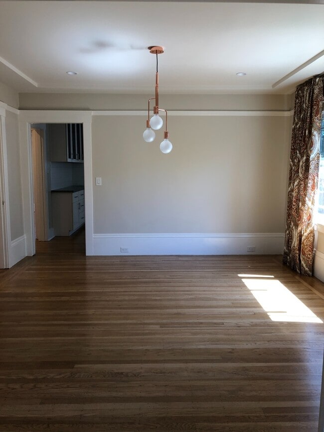 Building Photo - Remodeled House Walking Distance to Burlingame Ave