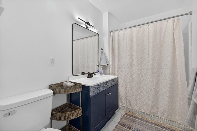 Building Photo - Gorgeous Newly Renovated 3 BR, 2.5 BA Town...
