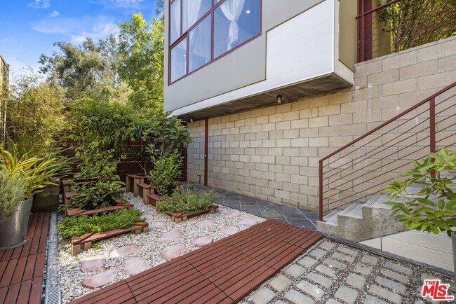 Building Photo - 2222 Bancroft Ave