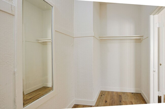 Building Photo - Modern Living in Koreatown: Stylish Studio Apartment