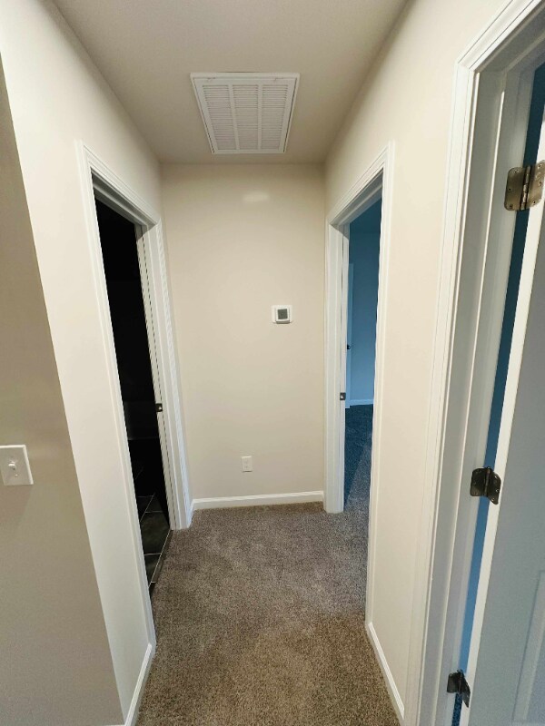 Building Photo - 2041 Dy Lily Dr