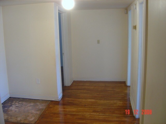 Building Photo - 154 E 44th St