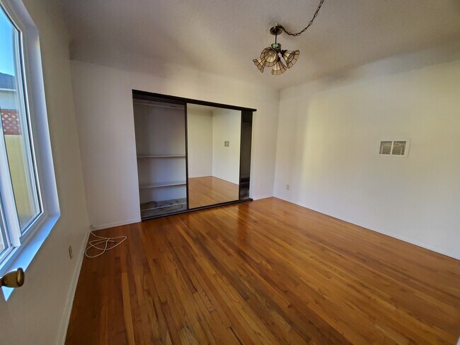 Building Photo - 2937 Virginia Ave