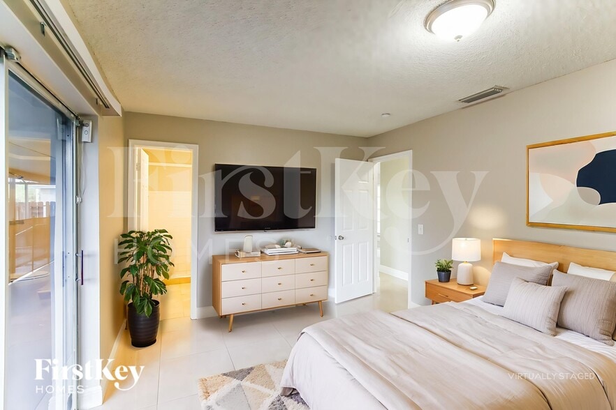 Building Photo - 8410 NW 27th Pl