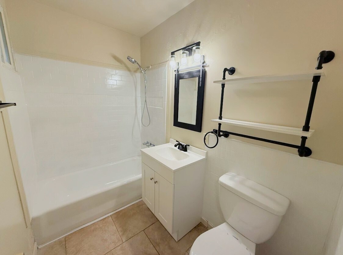 Building Photo - 2559 Ballantyne Dr